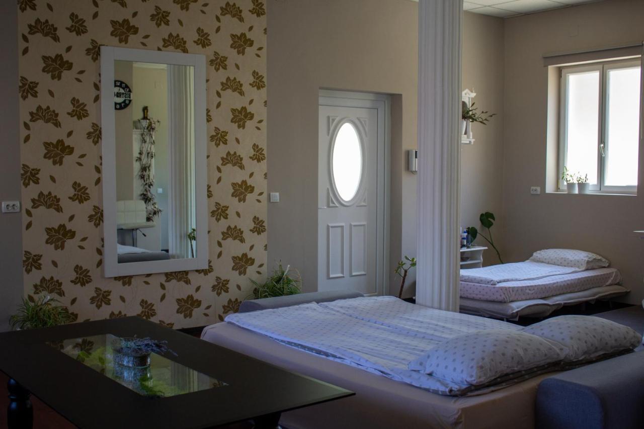 Yox Apartment 1 Oradea Eksteriør billede